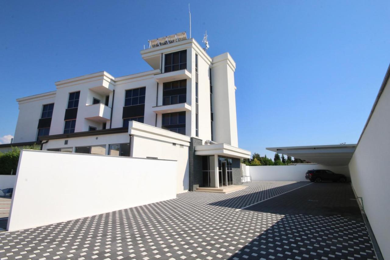 Eljos Hotel Fushe-Kruje Εξωτερικό φωτογραφία